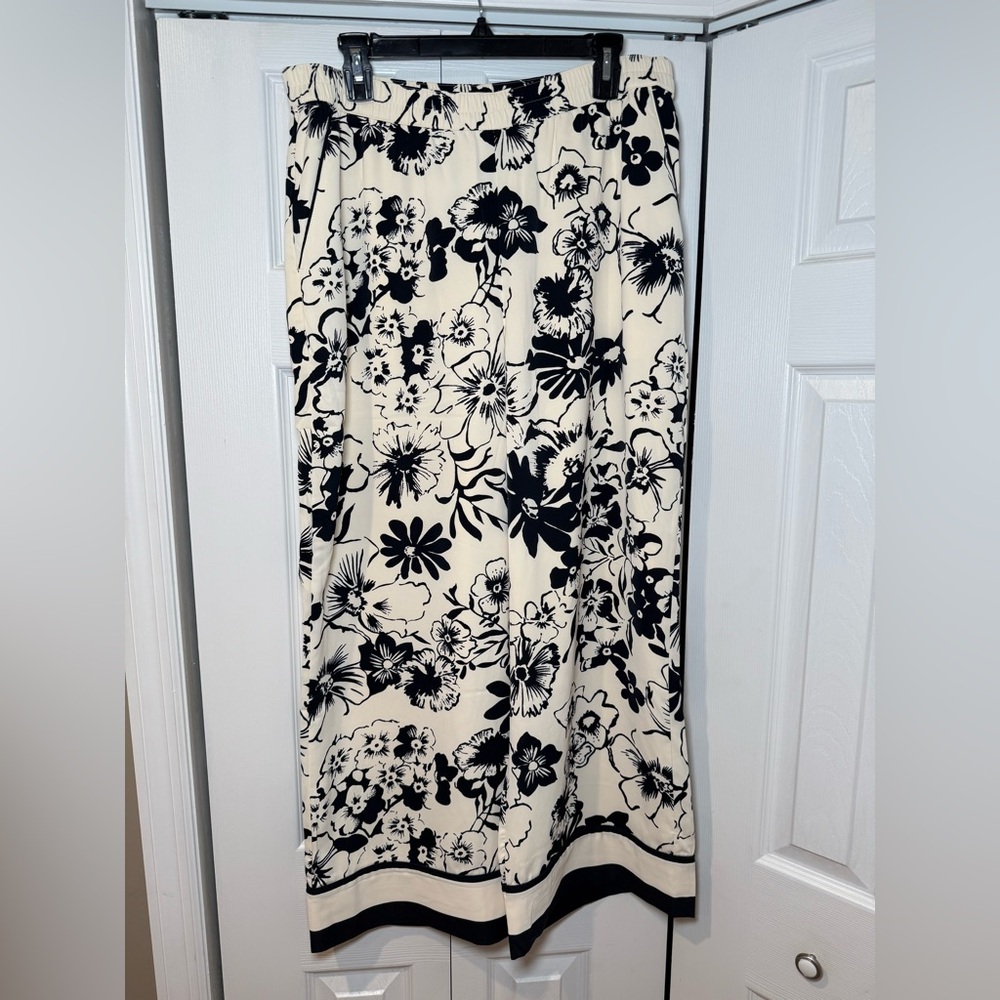 Abercrombie & Fitch Black and Cream Wide Leg Pants